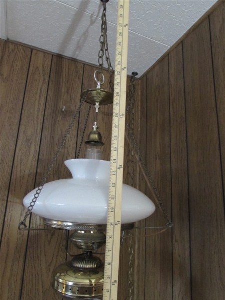 ANTIQUE STYLE BRASS SWAG LAMP