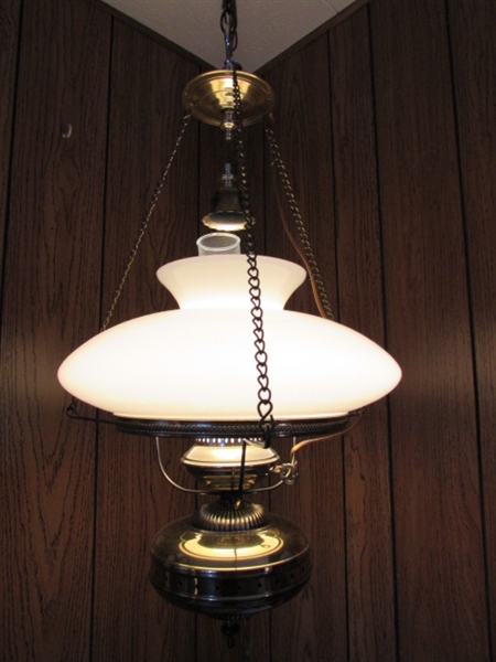 ANTIQUE STYLE BRASS SWAG LAMP