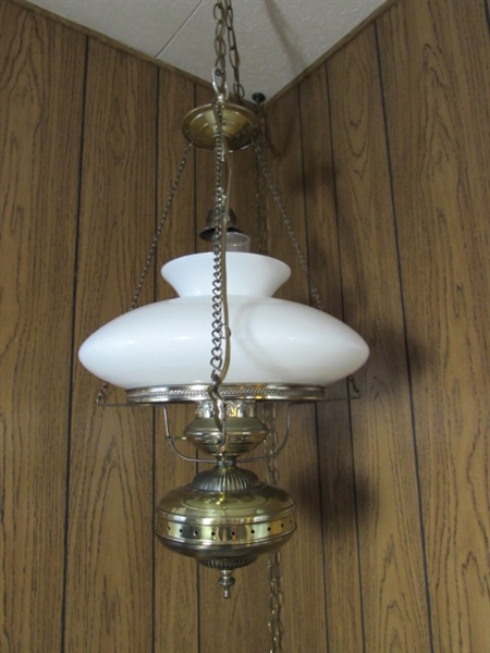 ANTIQUE STYLE BRASS SWAG LAMP