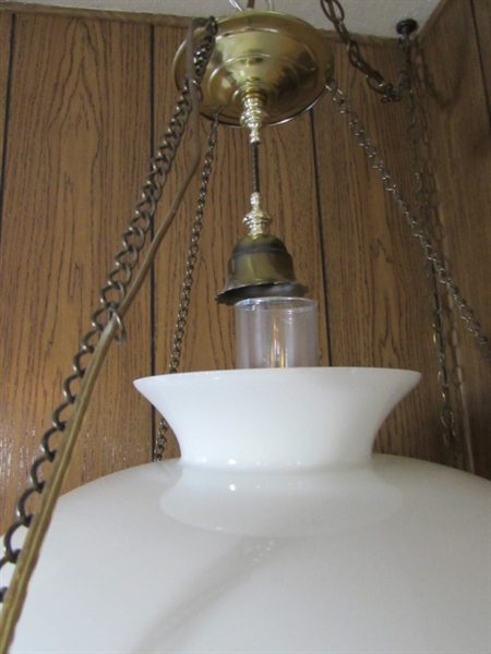 ANTIQUE STYLE BRASS SWAG LAMP