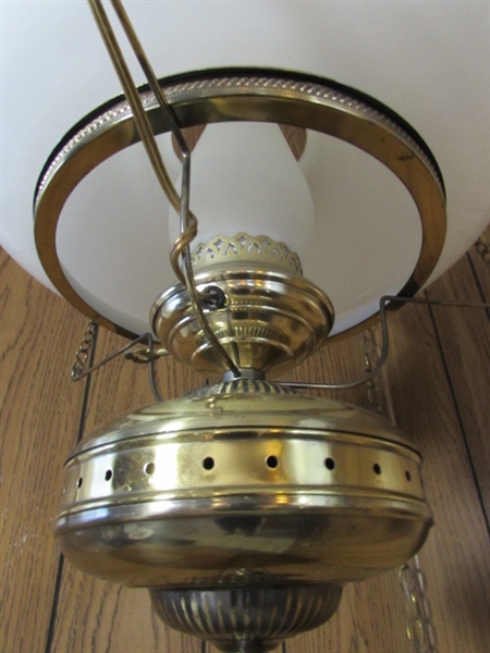 ANTIQUE STYLE BRASS SWAG LAMP