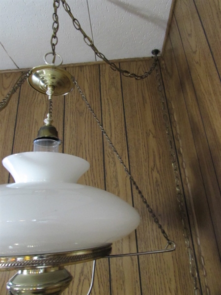 ANTIQUE STYLE BRASS SWAG LAMP