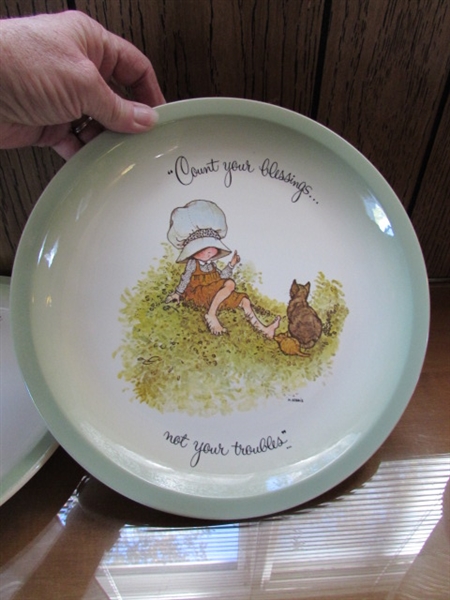 HOLLY HOBBIE COLLECTOR PLATES & MINIATURE TEA SET