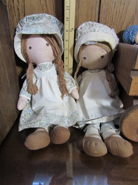 HOLLY HOBBIE DOLLS & WOODEN WAGON