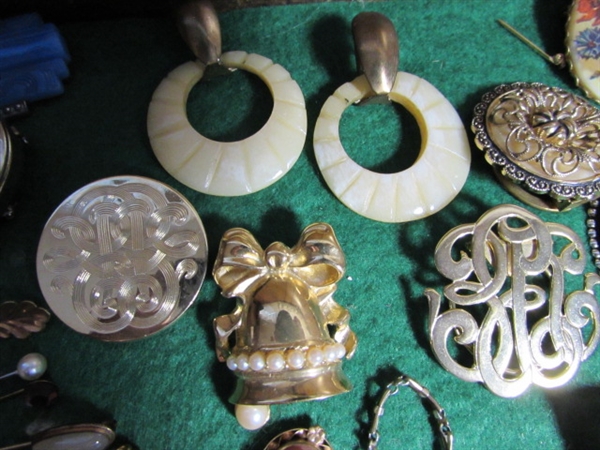 VINTAGE STICK PINS, BROOCHES & MORE