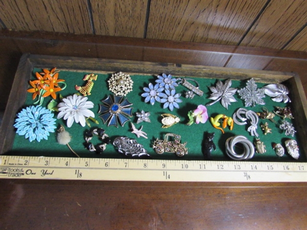 VINTAGE BROOCHES & PINS