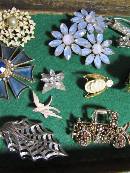 VINTAGE BROOCHES & PINS