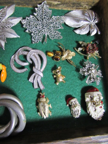 VINTAGE BROOCHES & PINS