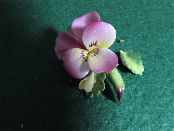 VINTAGE BROOCHES & PINS