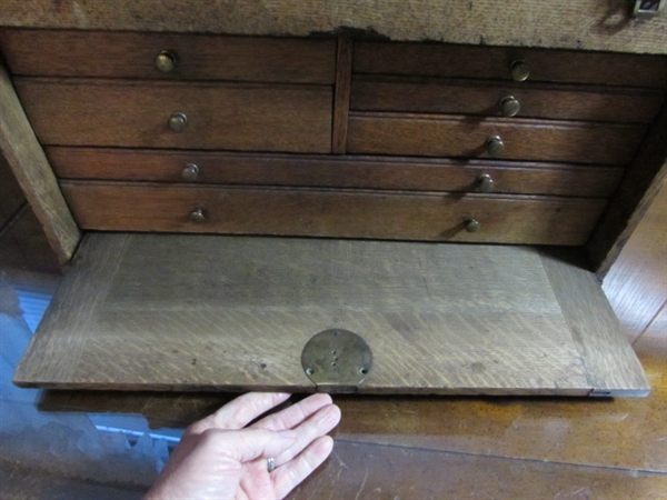 VINTAGE/ANTIQUE WOODEN STORAGE BOX