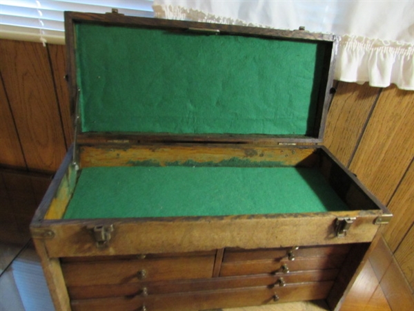 VINTAGE/ANTIQUE WOODEN STORAGE BOX