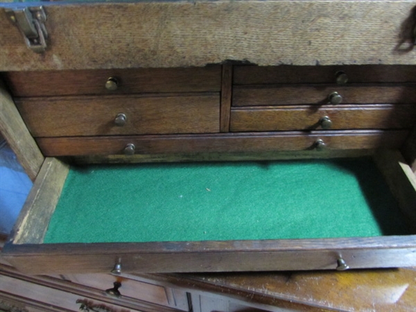 VINTAGE/ANTIQUE WOODEN STORAGE BOX