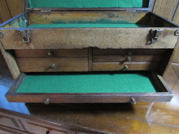 VINTAGE/ANTIQUE WOODEN STORAGE BOX