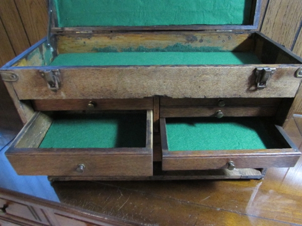 VINTAGE/ANTIQUE WOODEN STORAGE BOX