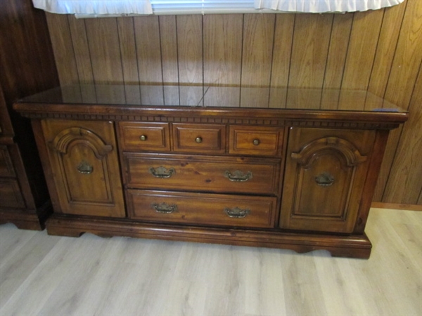 VINTAGE SOLID WOOD 9-DRAWER DRESSER - MATCHES LOT #188