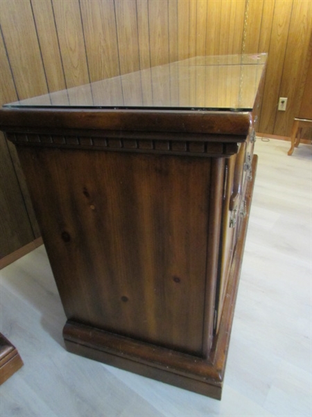 VINTAGE SOLID WOOD 9-DRAWER DRESSER - MATCHES LOT #188