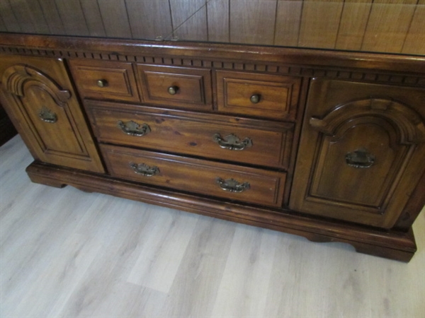 VINTAGE SOLID WOOD 9-DRAWER DRESSER - MATCHES LOT #188