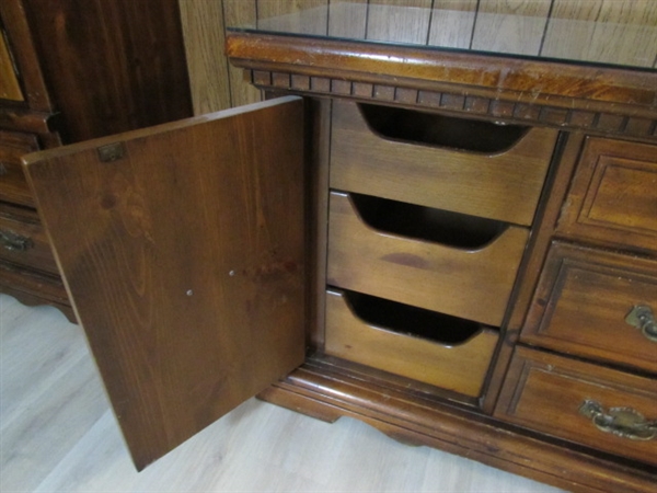 VINTAGE SOLID WOOD 9-DRAWER DRESSER - MATCHES LOT #188