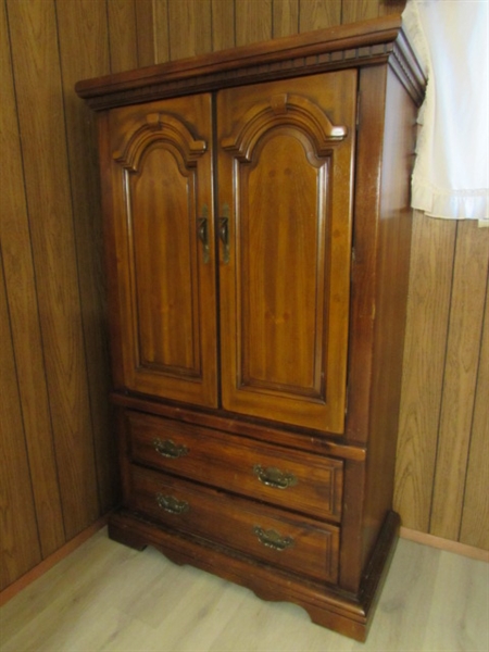 VINTAGE SOLID WOOD 4-DRAWER GENTLEMAN'S DRESSER/ARMOIRE - MATCHES LOT #188