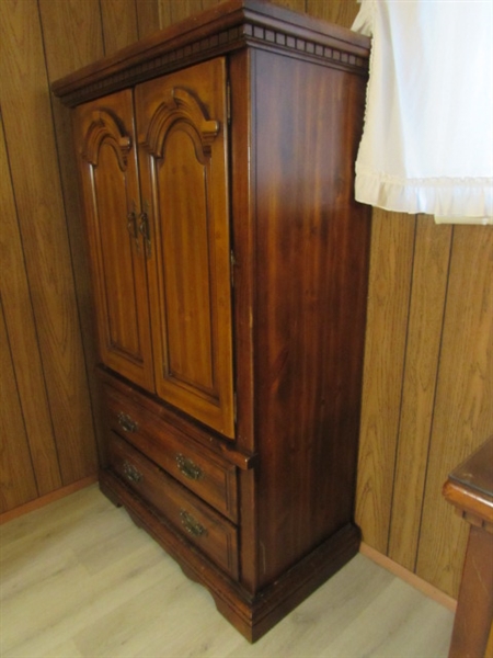 VINTAGE SOLID WOOD 4-DRAWER GENTLEMAN'S DRESSER/ARMOIRE - MATCHES LOT #188