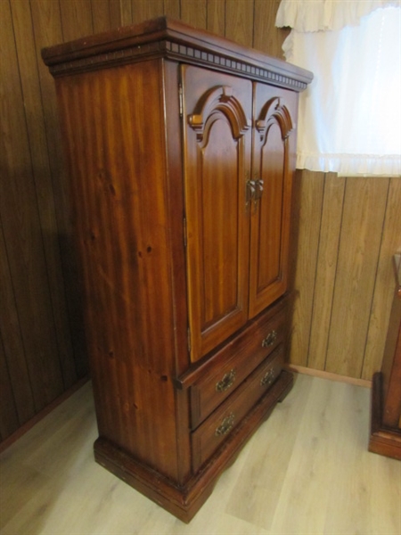 VINTAGE SOLID WOOD 4-DRAWER GENTLEMAN'S DRESSER/ARMOIRE - MATCHES LOT #188