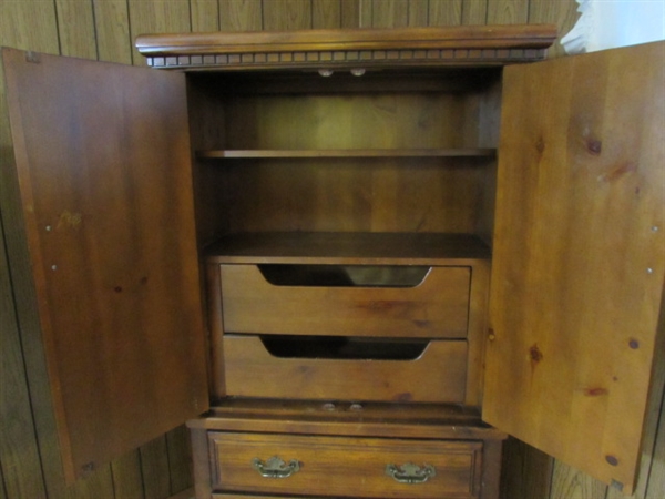 VINTAGE SOLID WOOD 4-DRAWER GENTLEMAN'S DRESSER/ARMOIRE - MATCHES LOT #188