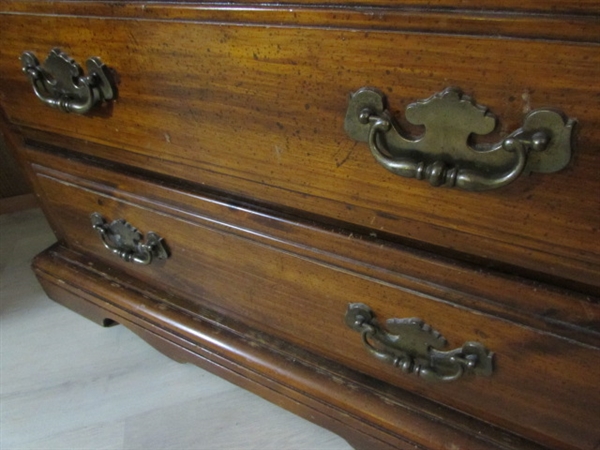 VINTAGE SOLID WOOD 4-DRAWER GENTLEMAN'S DRESSER/ARMOIRE - MATCHES LOT #188