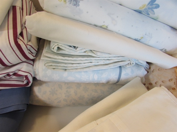 ASSORTED FULL SIZE SHEETS, PILLOWCASES & BED SKIRTS