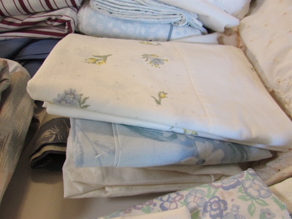 ASSORTED FULL SIZE SHEETS, PILLOWCASES & BED SKIRTS