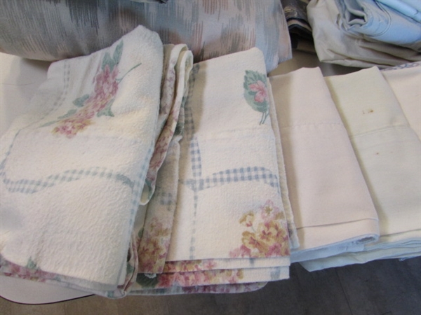 ASSORTED FULL SIZE SHEETS, PILLOWCASES & BED SKIRTS