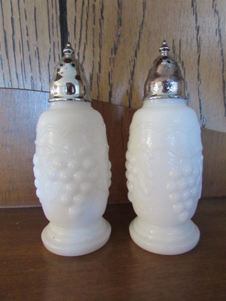 SALT & PEPPER SHAKERS