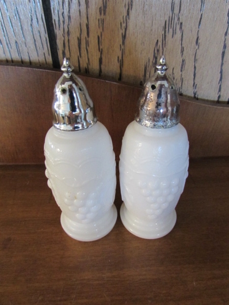 SALT & PEPPER SHAKERS