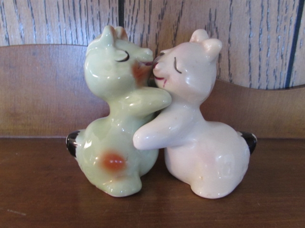 SALT & PEPPER SHAKERS