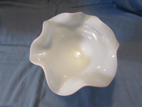 VINTAGE INDIANA MILK GLASS CONSOLE BOWLS