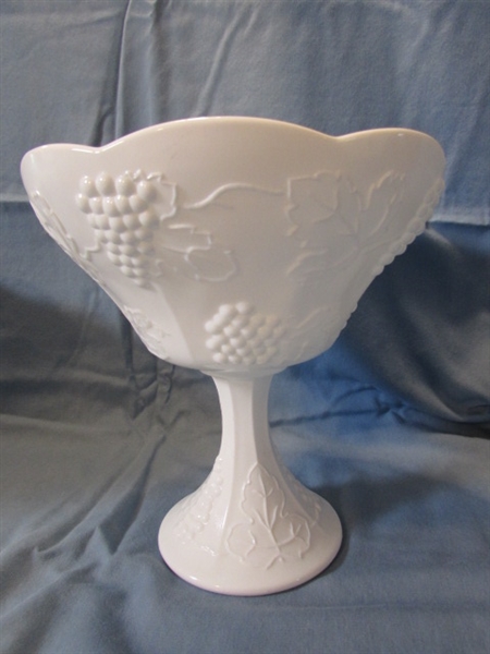 VINTAGE INDIANA MILK GLASS CONSOLE BOWLS