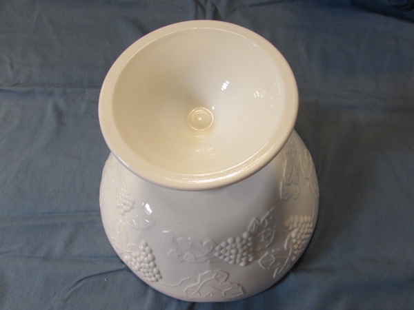 VINTAGE INDIANA MILK GLASS CONSOLE BOWLS