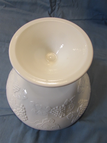 VINTAGE INDIANA MILK GLASS CONSOLE BOWLS