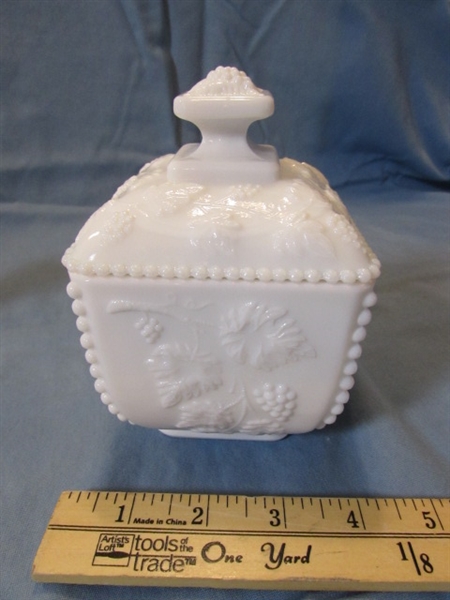 ASSORTED VINTAGE/ANTIQUE MILK GLASS ITEMS