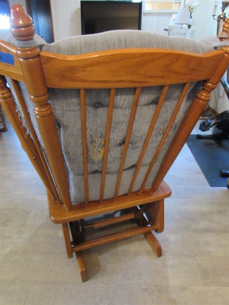 VINTAGE TOWNE SQUARE GLIDER ROCKER W/FOOTSTOOL