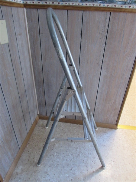 2 PLASTIC STEP STOOLS & 2-STEP FOLDING STEP LADDER