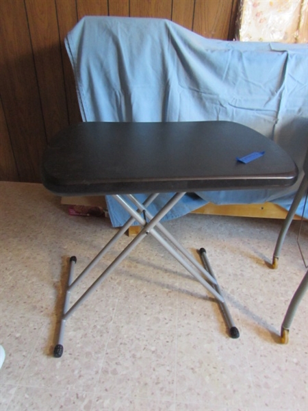 2 PORTABLE TABLES