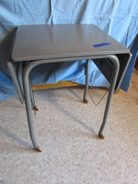 2 PORTABLE TABLES