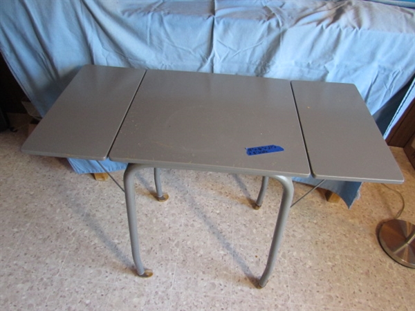 2 PORTABLE TABLES