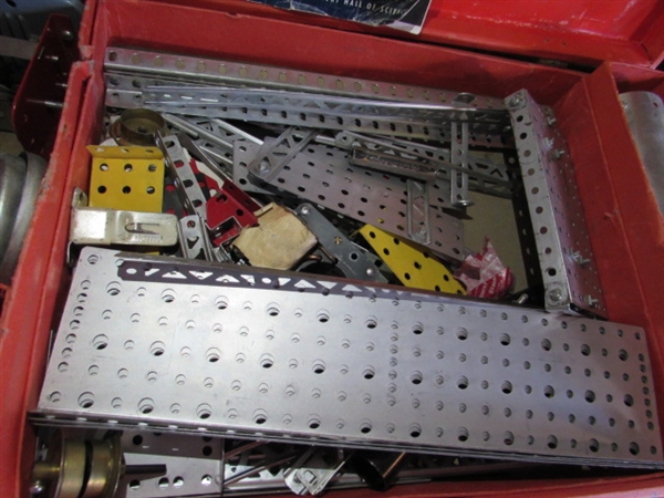 VINTAGE ERECTOR SET