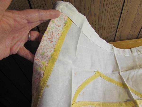 VINTAGE NOS HANKIES & ANTIQUE 1/2 APRON