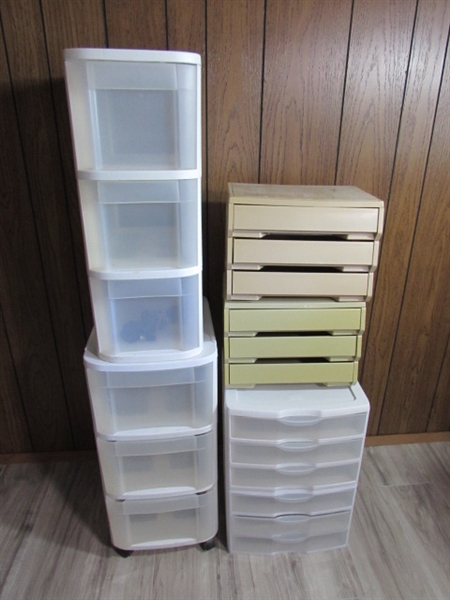 4 3-DRAWER PLASTIC STERILITE STORAGE UNITS & 2 DESKTOP STORAGE UNITS