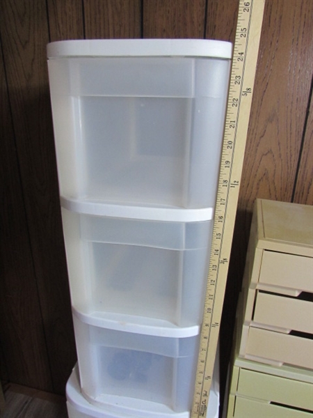 4 3-DRAWER PLASTIC STERILITE STORAGE UNITS & 2 DESKTOP STORAGE UNITS