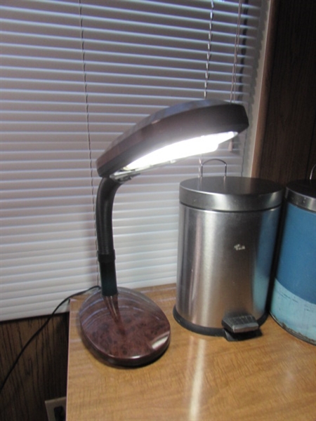 DESK LAMP & 2 SMALL TRASH CANS