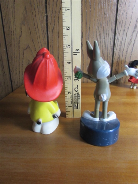 COLLECTION OF VINTAGE PEANUTS CHARACTER TOYS & BUGS BUNNY