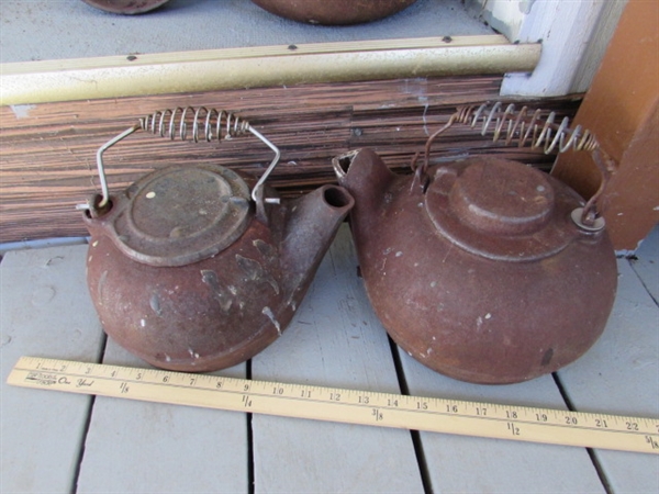 RUSTY CAST IRON TEA KETTLES, POT & FRYING PAN